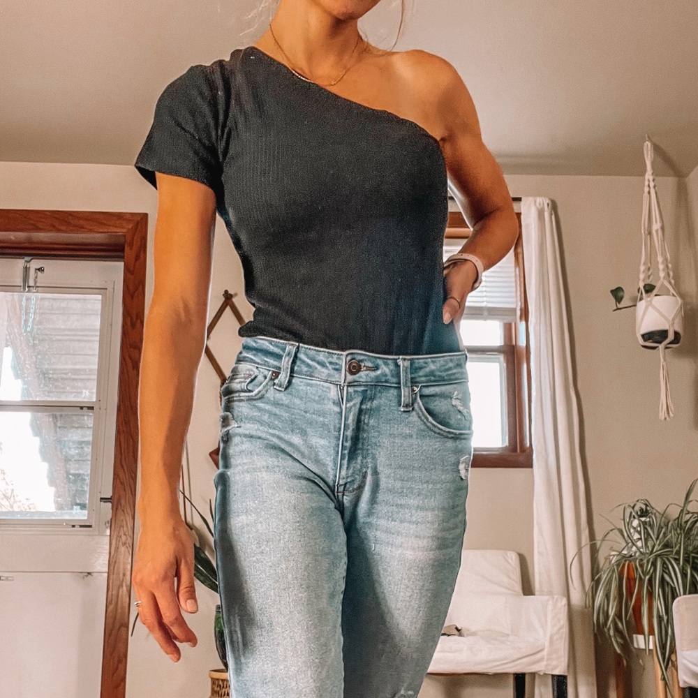 NWT ReoRia black one shoulder bodysuit